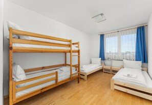 A room with bunk beds, a small desk, and a window with curtains. - Bagry Relax Zone Apartment (Kraków)