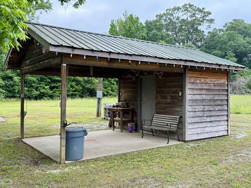 Peaceful Pondside Retreat in Catherine, Alabama