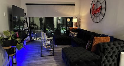 Luxury 3BR near MetLife Stadium perfect for world traveler, air conditioner