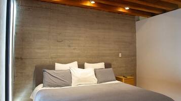 Desk, WiFi, bed sheets