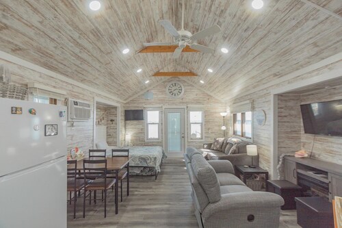 Cozy Waterfront Cabin on Big Spirit Lake