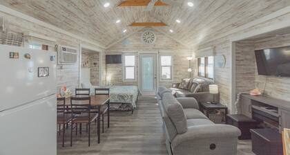 Cozy Waterfront Cabin on Big Spirit Lake