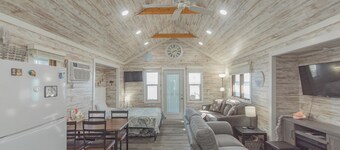 Cozy Waterfront Cabin on Big Spirit Lake