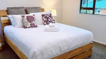 5 bedrooms, iron/ironing board, WiFi