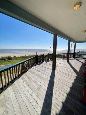 Property grounds - Beachfront   • Sleeps 16 • King Bed • 6 Queens (Bolivar Peninsula)