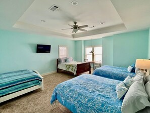 WiFi, bed sheets - Beachfront • Sleeps 16 • King Bed • 6 Queens (Bolivar Peninsula)