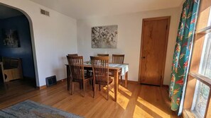 Dining - Birdhouse KC, 6 Mins to Stadium, peaceful 3B/2B (Raytown)