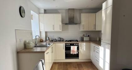 Apartment Sleeps 4 with Parking