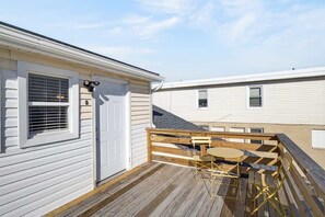 Property grounds - The Navy Nest ~ Parking ~ Fire Pit ~ Near Bay (Norfolk)