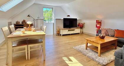 Charming Barn Annex with Stables New Forest Escape
