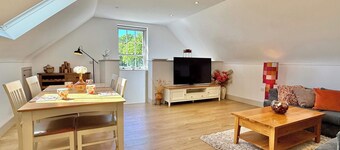 Charming Barn Annex with Stables New Forest Escape