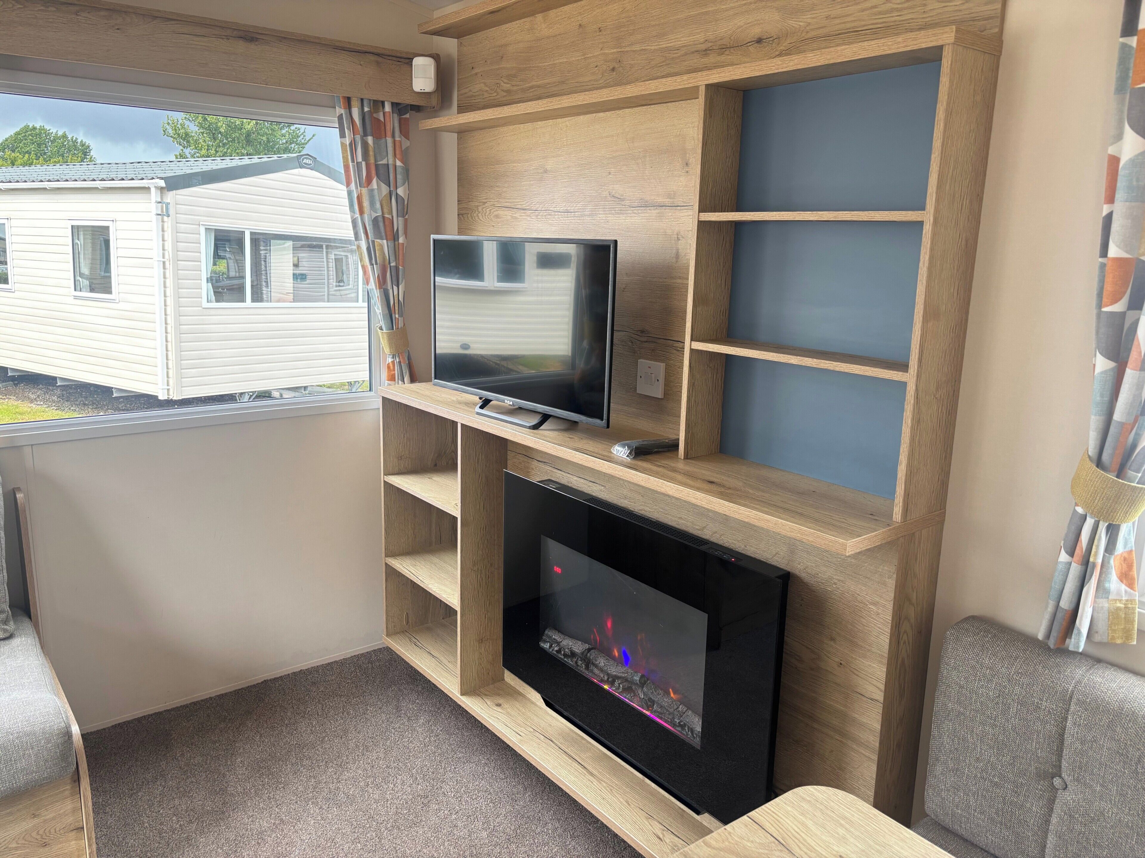 Fernseher, Kamin