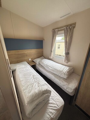 Room - Cozy Caravan with decking and parking (Blackpool)