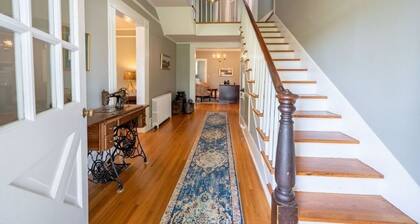 Serene 4-bedroom farmhouse 10mins from local wineries