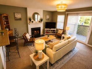 TV - Beach Condo 3BR | Deck | Family Friendly (Norfolk)