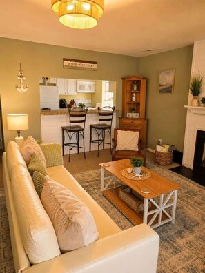 TV - Beach Condo 3BR | Deck | Family Friendly (Norfolk)