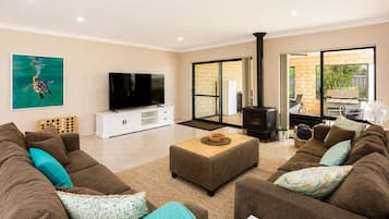 House, 4 Bedrooms, Non Smoking, Garden View | Living area | 65-inch TV with digital channels