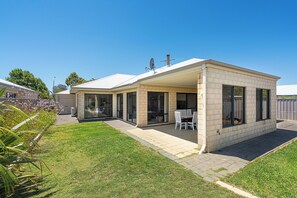 Exterior - Golden Summers  (Quindalup)