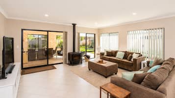 House, 4 Bedrooms, Non Smoking, Garden View | Living area | 65-inch TV with digital channels