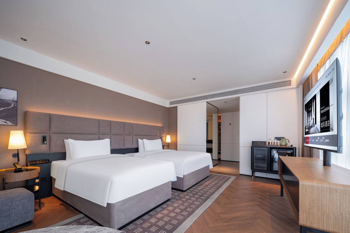 Kamar Twin Keluarga | Seprai premium, selimut bulu angsa, busa memori, dan minibar gratis