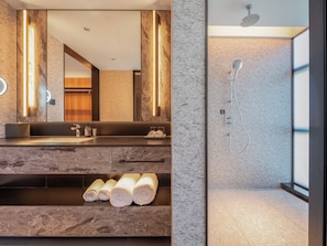 Executive Suite | Bathroom