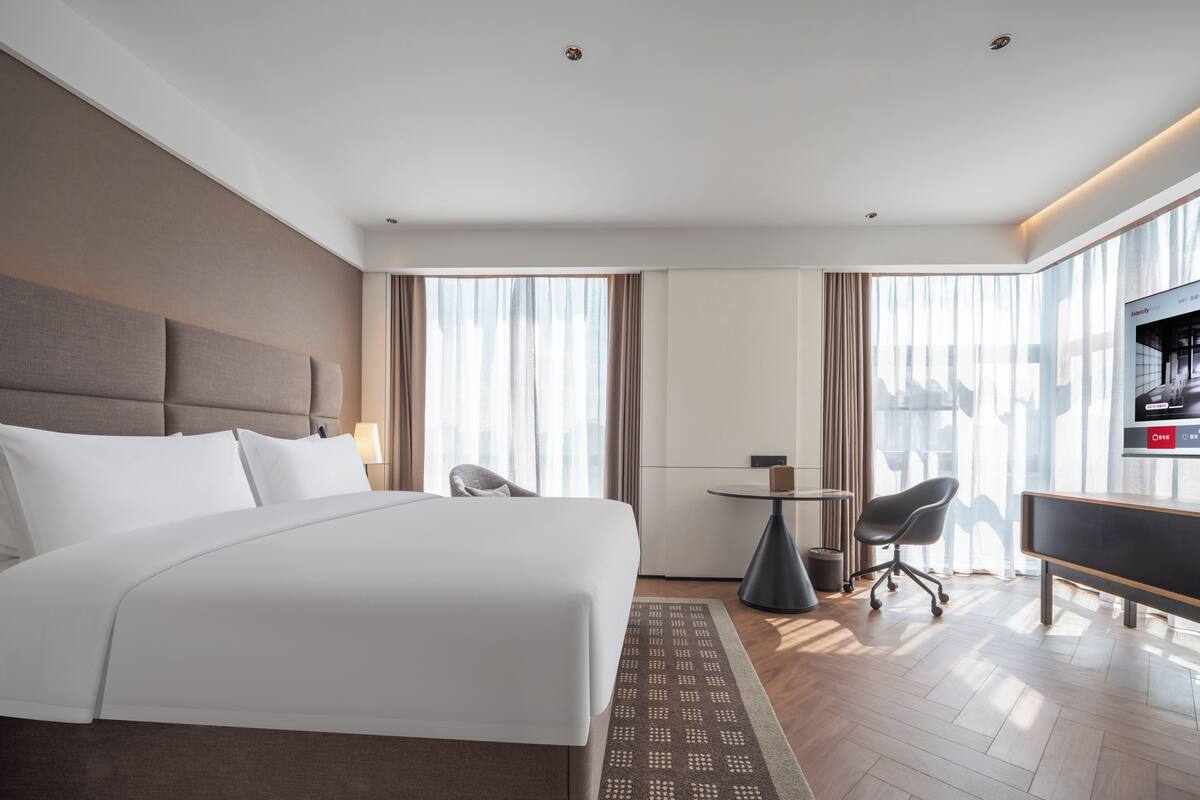 Kamar Double Bisnis untuk 1 Orang, pemandangan kota | Seprai premium, selimut bulu angsa, busa memori, dan minibar gratis