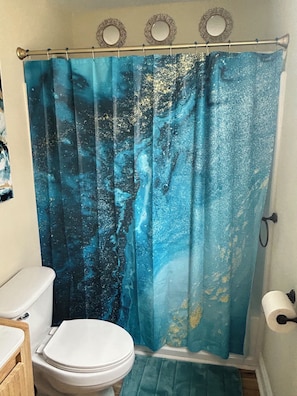 Hair dryer, towels, soap, toilet paper - Exclusive on the View in North Charleston (North Charleston)