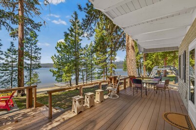 Diamond on the Lake - Waterfront Payette Lake home near downtown