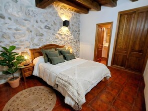 9 chambres, fer et planche à repasser, Wi-Fi, literie fournie