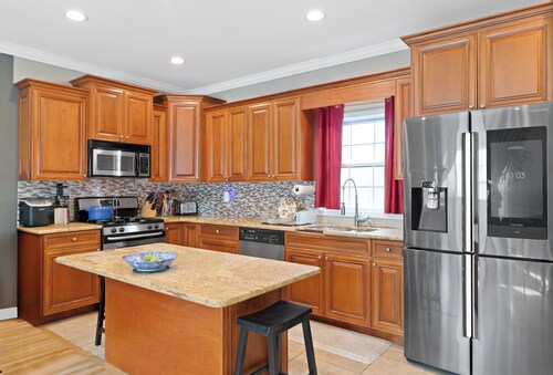 Spacious 3-bedroom condo in beautiful Hackensack NJ 12 minutes from FIFA stadium