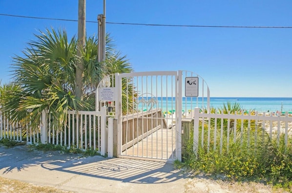 Beach nearby - Gulf Views! Beach Service Included! Private Beach! Gulfview I 213! (Miramar Beach)