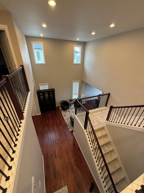 Interior - Perfect 5-bedroom house in pleasant Marysville neighborhood (Marysville)