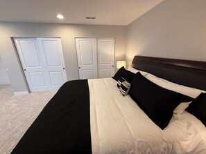 5 chambres, fer et planche à repasser, accès Internet, draps fournis