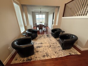 Interior - Perfect 5-bedroom house in pleasant Marysville neighborhood (Marysville)