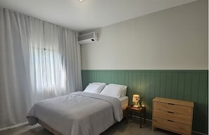 2 bedrooms, WiFi, bed sheets - Charming retreat with fireplace and nature views in Pomerode. (Pomerode)