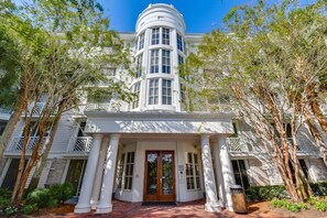 Exterior - Cozy Coastal Condo Near Baytown Wharf! (Miramar Beach)