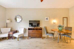 Interior - Cozy Coastal Condo Near Baytown Wharf! (Miramar Beach)