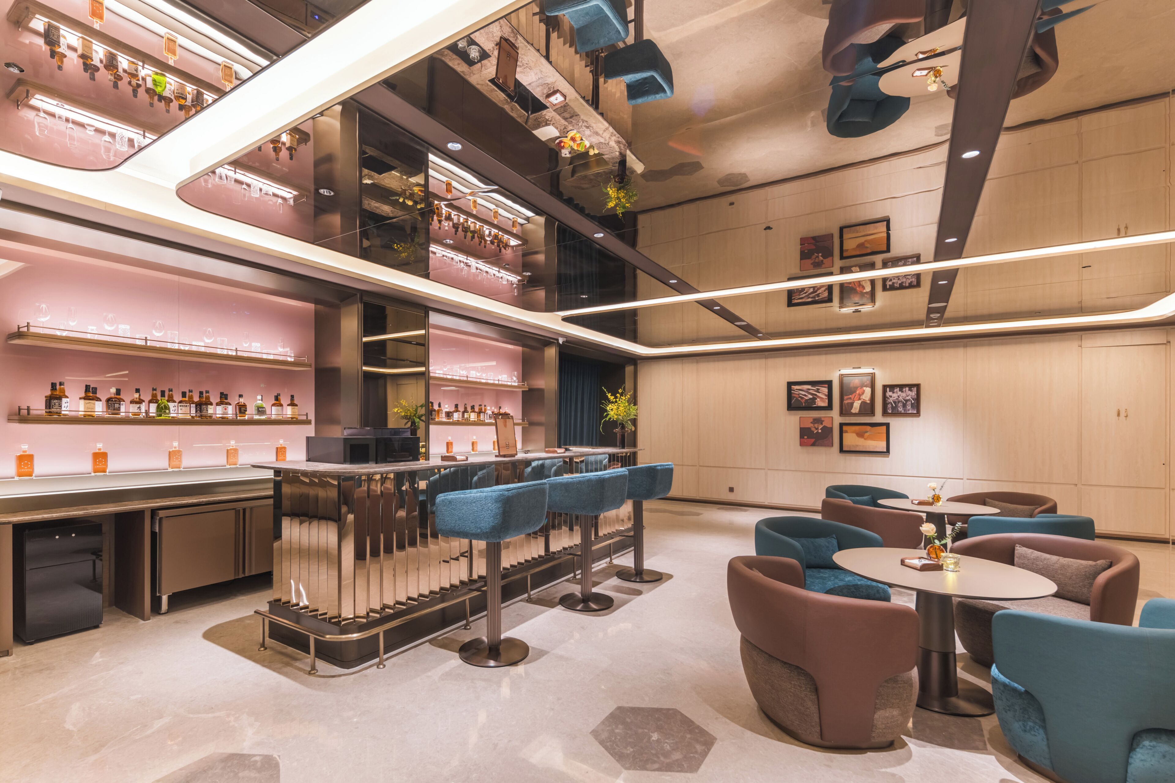 Lobby lounge