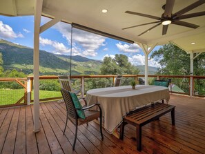 Outdoor dining - Private Cabin w/ Hot Tub & Sauna • Pet Friendly • Near Yosemite + Bass Lake (North Fork)
