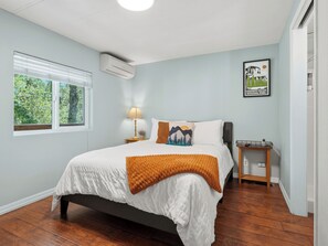 Room - Private Cabin w/ Hot Tub & Sauna • Pet Friendly • Near Yosemite + Bass Lake (North Fork)