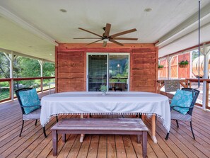 Outdoor dining - Private Cabin w/ Hot Tub & Sauna • Pet Friendly • Near Yosemite + Bass Lake (North Fork)