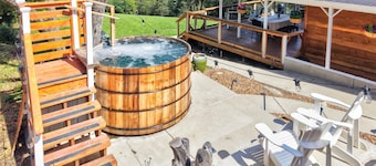 Private Cabin w/ Hot Tub & Sauna • Near Yosemite
