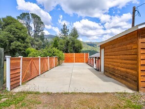 Property grounds - Private Cabin w/ Hot Tub & Sauna • Near Yosemite (North Fork)
