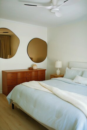 3 bedrooms, iron/ironing board, WiFi, bed sheets - Sunny  3-bedroom townhome with Pool in charming Lewes (Lewes)