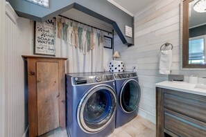 Main: Level Bathroom w/ Samsung, Washer and Dryer Set - Magnolia Garden, Hot Tub, Outdoor Cooking Area, Courtyard w/ Firepit (Sautee Nacoochee)