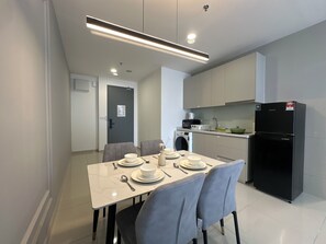 Apartment, 2 Bedrooms, 2 Bathrooms | Private kitchen | Microwave - BeCentral i-City by Manhattan (Shah Alam)