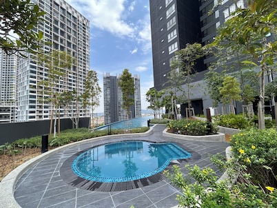 BeCentral i-City by Manhattan