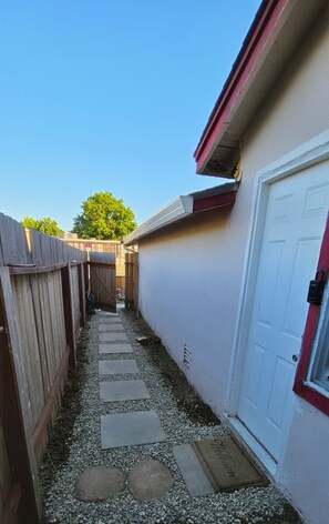 Property grounds - Cozy Private entrance Suite with private Bathroom in Sacramento (Sacramento)
