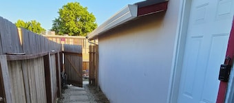Cozy Private entrance Suite with private Bathroom in Sacramento