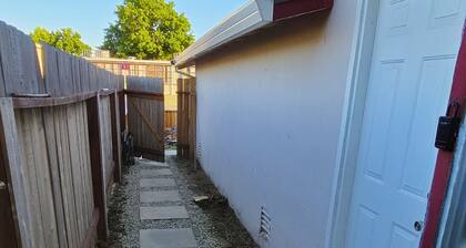 Cozy Private entrance Suite with private Bathroom in Sacramento